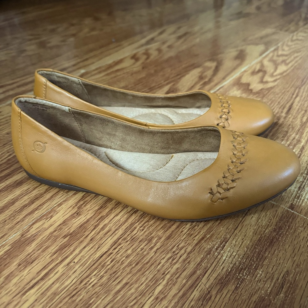 Born Women’s Madeleine Tan Ballet Flats Size 7.5 EUC
